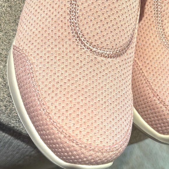 Skechers Pink Cozy slip on shoes with Plush Lining super soft - Picture 10 of 11